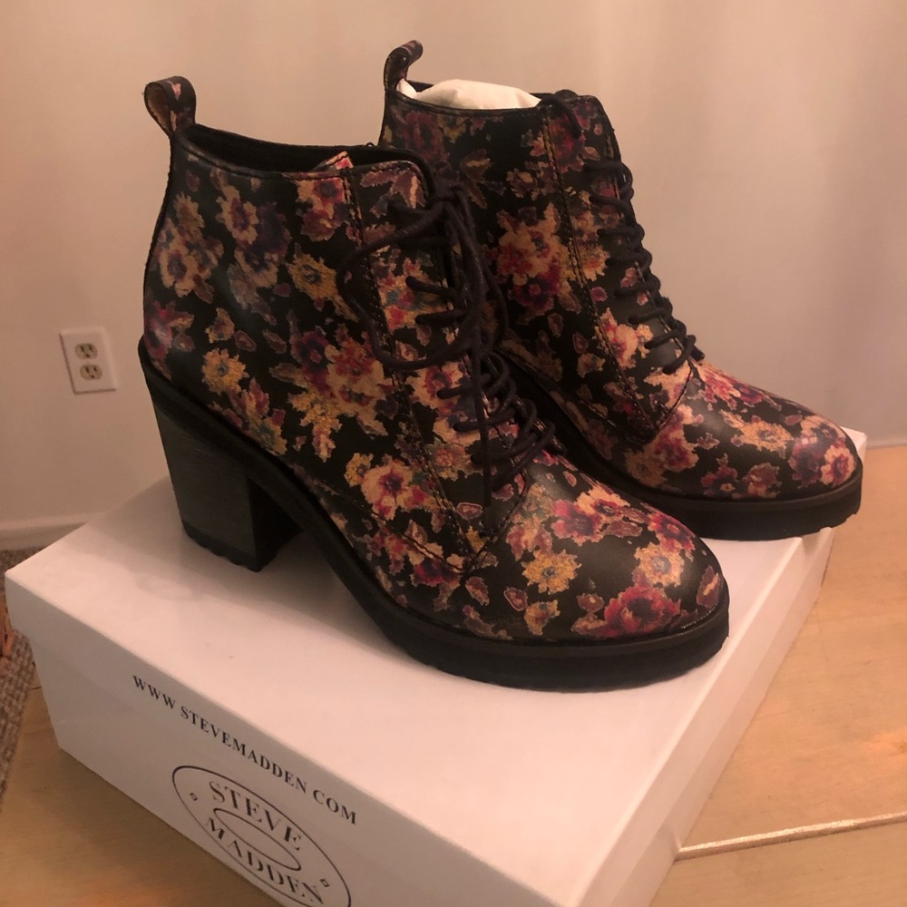 Brand new in box, Steve Madden floral lace up boots